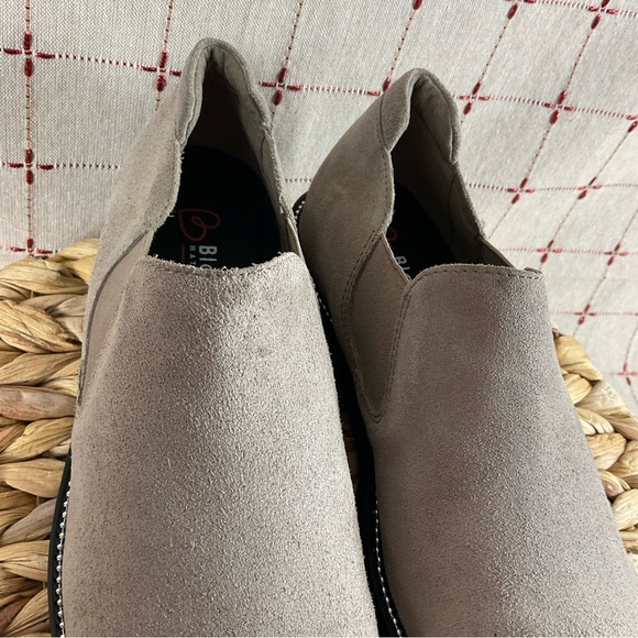 Blondo “Robin” Waterproof Beige Suede Flats Women’s Size 6 NWOT B6735 MSH - Picture 4 of 11